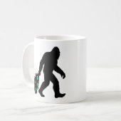Bigfoot Dragging Christmas Tree  Koffiemok (Voorkant links)