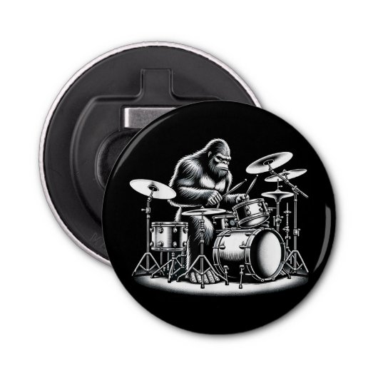 Bigfoot drummer Sasquatch speelt drums muzikant B Button Flesopener (Voorkant)