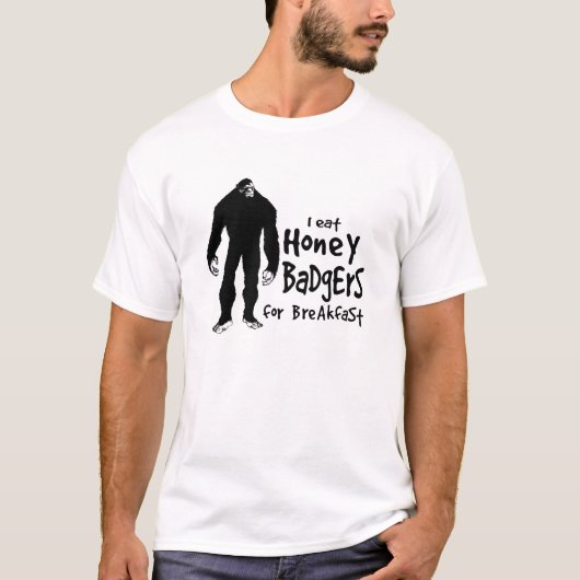 Bigfoot eet Honey Badgers for Breakfast T-shirt (Voorkant)