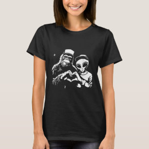 Bigfoot en Alien Heart Hands Funny Valentijns Big T-shirt