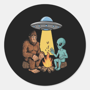Bigfoot en Alien-kampeer vuur voor wandelaars hiki Ronde Sticker