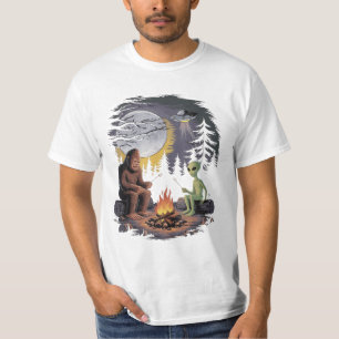Bigfoot en Alien Kamperen Gitaar Spelen Kampvuur T-shirt