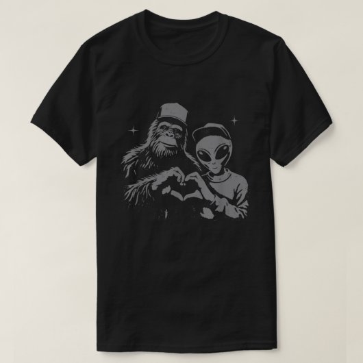 Bigfoot en Alien Sasquatch houden van handteken T-shirt (Design voorkant)