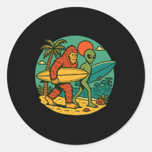 Bigfoot en Alien surfen Vintage strandkunst surfer Ronde Sticker