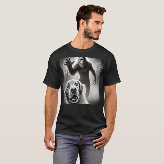 Bigfoot en Golden Retriever T-Shirt - Grappige Cry (Voorkant volledig)