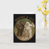 Bigfoot en vriend Vlog Funny Meme Hiking Selfie S Kaart (Gele Bloem)