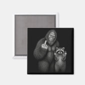 Bigfoot en wasbeer middelvinger magneet (Voorkant / Achterkant)