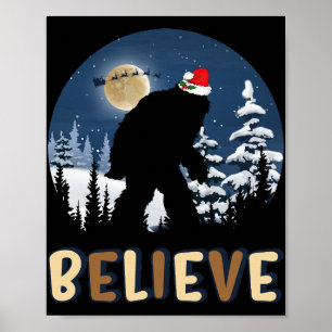 Bigfoot gelooft in kerstfeest grappige sasquatch-k poster