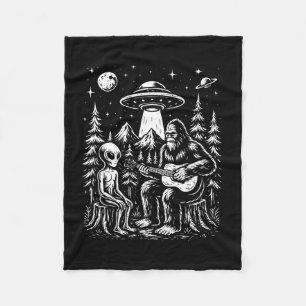 Bigfoot gitaar spelend met alien en ufo fleece deken