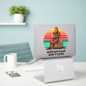 Bigfoot Hair maakt geen grappige auto Sticker (Laptop op bureau)