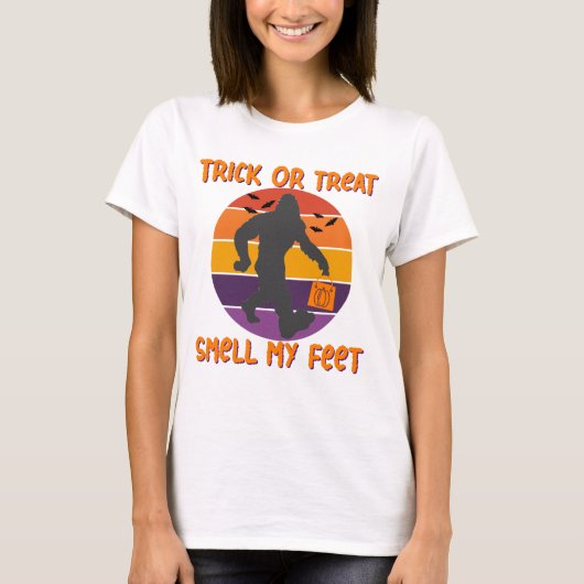 Bigfoot Halloween Trick or treat Smell My Feet T-shirt (Voorkant)