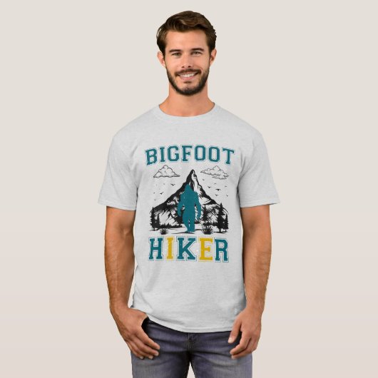 Bigfoot Hiker: Laat je Inner Explorer T-shirt los (Voorkant volledig)