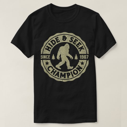 Bigfoot Huid and Seek Champion Funny Sasquatch Ret T-shirt (Design voorkant)