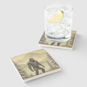  Bigfoot in de bergen en dennen Stenen Onderzetter (Zijkant)