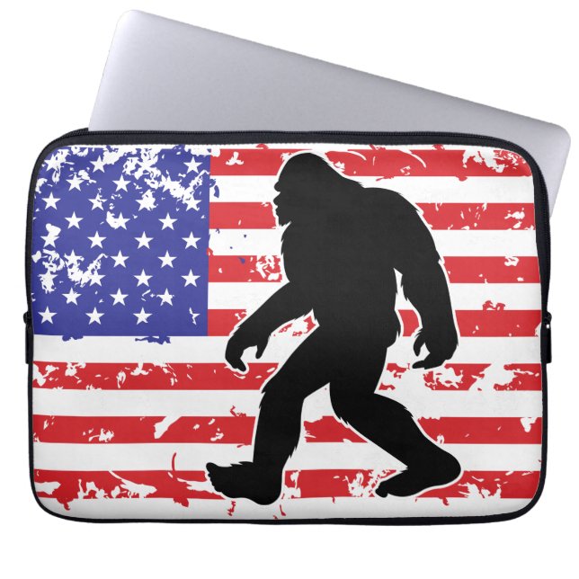Bigfoot in een Amerikaanse vlag Laptop Sleeve (Voorkant)