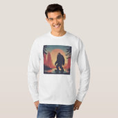 Bigfoot in het bos met lange mouwen mannen t-shirt (Voorkant volledig)