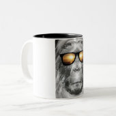 Bigfoot in Shades Tweekleurige Koffiemok (Voorkant links)