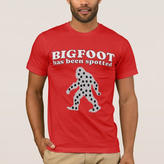 Bigfoot is gespot t-shirt (Voorkant)