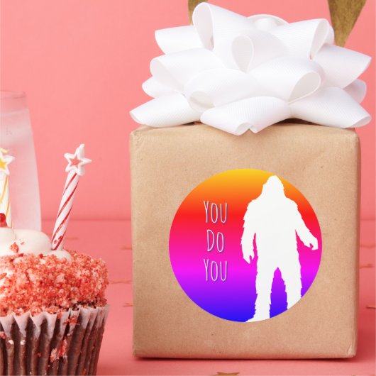 Bigfoot Je doet je ronde sticker (Feest)