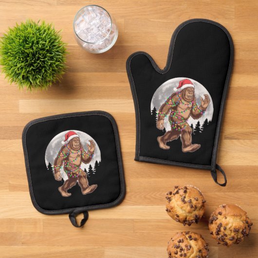 Bigfoot kerstboom lampjes paasquatch ovenwant & pannenlap set (Top down)