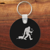 Bigfoot Knuffelt Een Hert Big Foot Deer Bow Jagen Sleutelhanger (Voorkant)