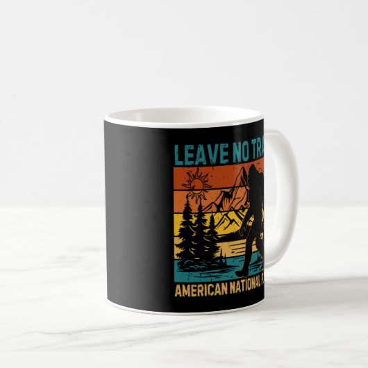 Bigfoot laat geen spoor achter van American Nation Koffiemok (Voorkant rechts)