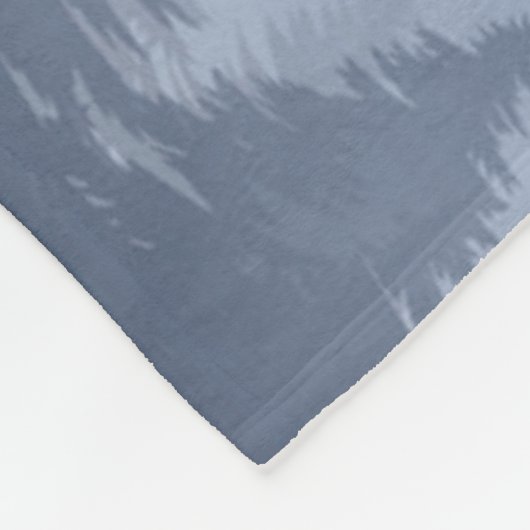 Bigfoot Lake Canoe Wilderness Pine Forest Fleece Deken (Hoek)