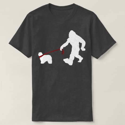 Bigfoot loopt met Komondor Dog Funny Bigfoot am T-shirt (Design voorkant)