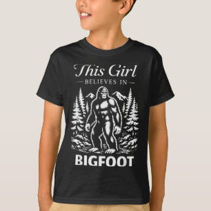 Bigfoot meisje gelovige sasquatch cryptid bos t-shirt