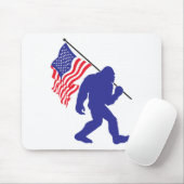 Bigfoot met de Amerikaanse vlag Muismat (Met muis)