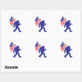Bigfoot met een Amerikaanse vlag Ronde Sticker (Vel)