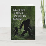 Bigfoot met kind Birthday for Brother Kaart<br><div class="desc">Deze aangrijpende verjaardagskaart voor je grote broer is voorzien van Bigfoot die een kinderhand vasthoudt terwijl hij door het bos loopt. Een geweldige keuze voor elk man dat van Sasquatch,  Yeti en Bigfoot houdt.</div>