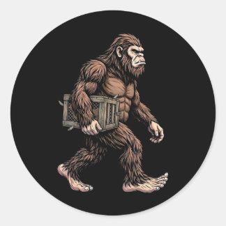 Bigfoot met kipkrat Sasquatch-boerderij humor Ronde Sticker