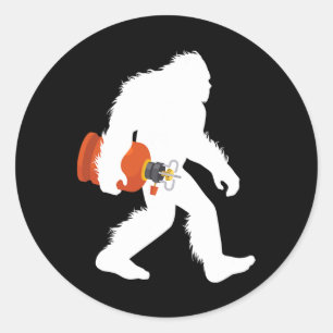 Bigfoot met propaantank Sasquatch BBQ Gas Bu Ronde Sticker