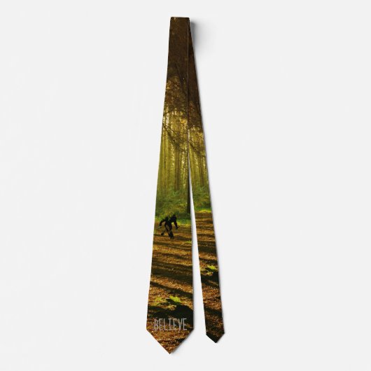 Bigfoot met Tennis Racquet in Forest Stropdas (Voorkant)