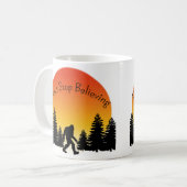 Bigfoot Mok "Stop niet met geloven" (Voorkant links)