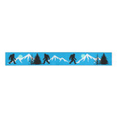 Bigfoot Mountains en Forest Pine Trees Winter Grosgrain Lint (Voorkant)