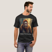 Bigfoot Night Bossen Red Eyes T-shirt (Voorkant volledig)