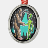 Bigfoot ontmoet buitenaards wezen metalen ornament (Links)