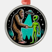 Bigfoot ontmoet buitenaards wezen metalen ornament (Voorkant)