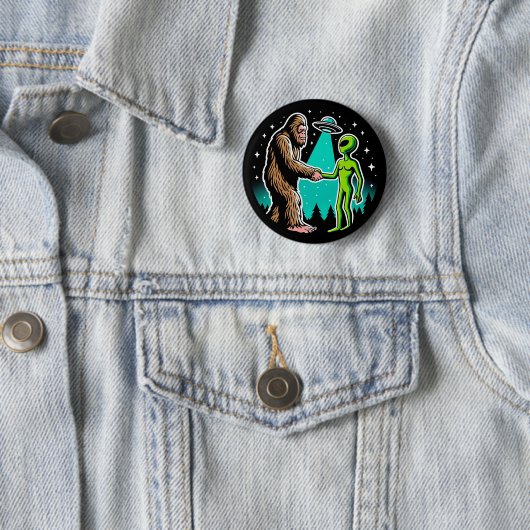 Bigfoot ontmoet buitenaards wezen ronde button 5,7 cm (In situ)