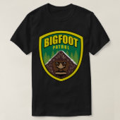 Bigfoot, Patrol Sasquatch, Yeti, USFS, Funny Desig T-shirt (Design voorkant)