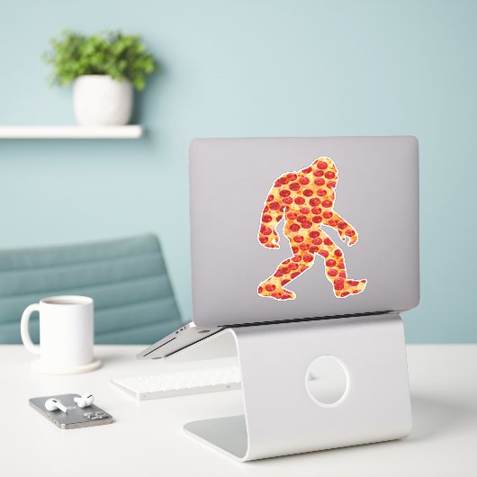 Bigfoot Pizza Sticker (Laptop op bureau)