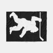 Bigfoot Plays Hockey Funny Sasquatch Sports Fleece Deken (Voorkant (Horizontaal))