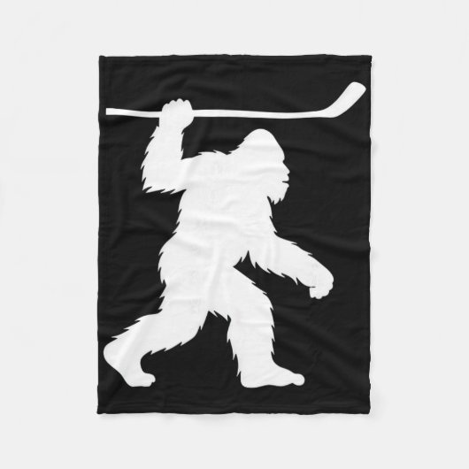 Bigfoot Plays Hockey Funny Sasquatch Sports Fleece Deken (Voorkant)