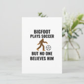BIGFOOT PLAYS SOCCER KAART (Staand voorkant)