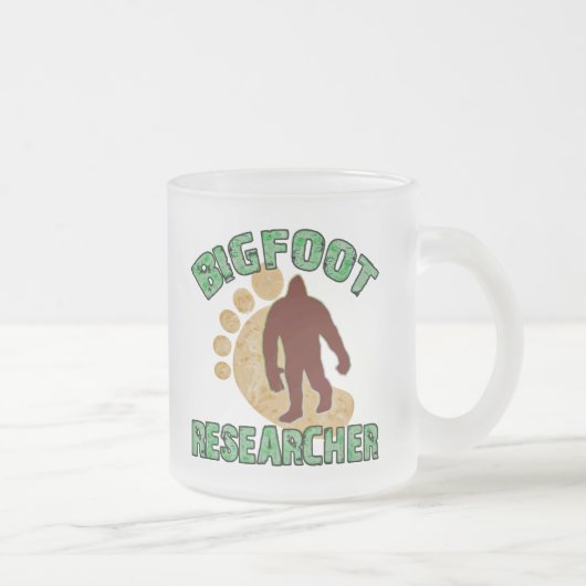 Bigfoot Researcher Matglas Koffiemok (Rechts)