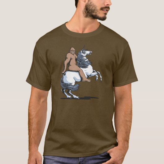 Bigfoot Riding a Unicorn T-shirt (Voorkant)