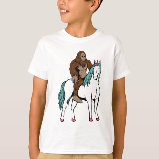 Bigfoot Riding a Unicorn T-shirt (Voorkant)