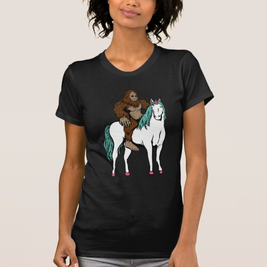 Bigfoot Riding a Unicorn T-shirt (Voorkant)